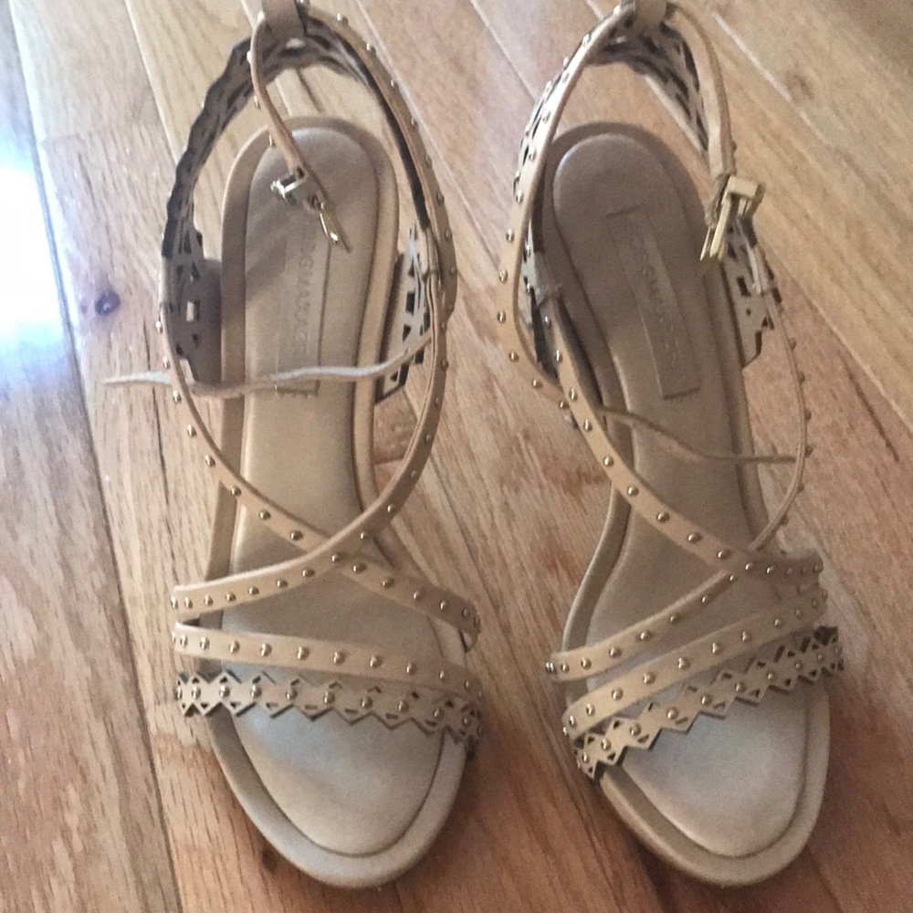 BCBGMAXAZARIA